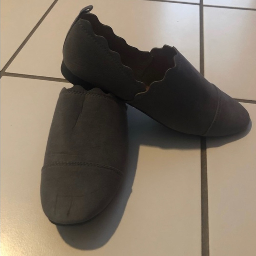 Qupid sz6 gray flats NWOT